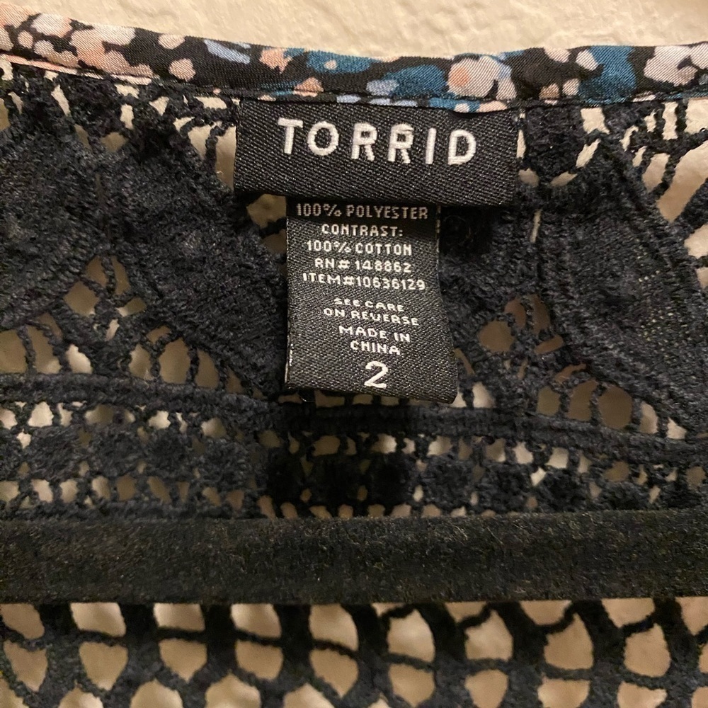 Torrid Floral Boho Layered Hem Chiffon Crochet Blouse Size 2 (2X) - Picture 7 of 7